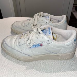 Reebok Club C 85 Vintage unisex sneakers in chalk with blue detail